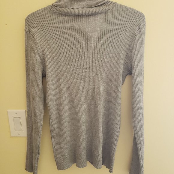 DKNY Long Sleeve Turtleneck Shirt w Front Cut Out Peekaboo Chest Size M - Picture 4 of 5